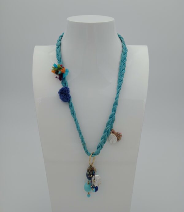 Collana in tessuto con turchese, perle e lapis
