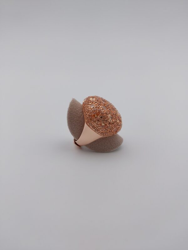 Anello con zirconi